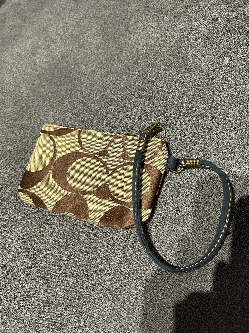 Coach vintage Signature Pattern Wristlet in Beige and Brown